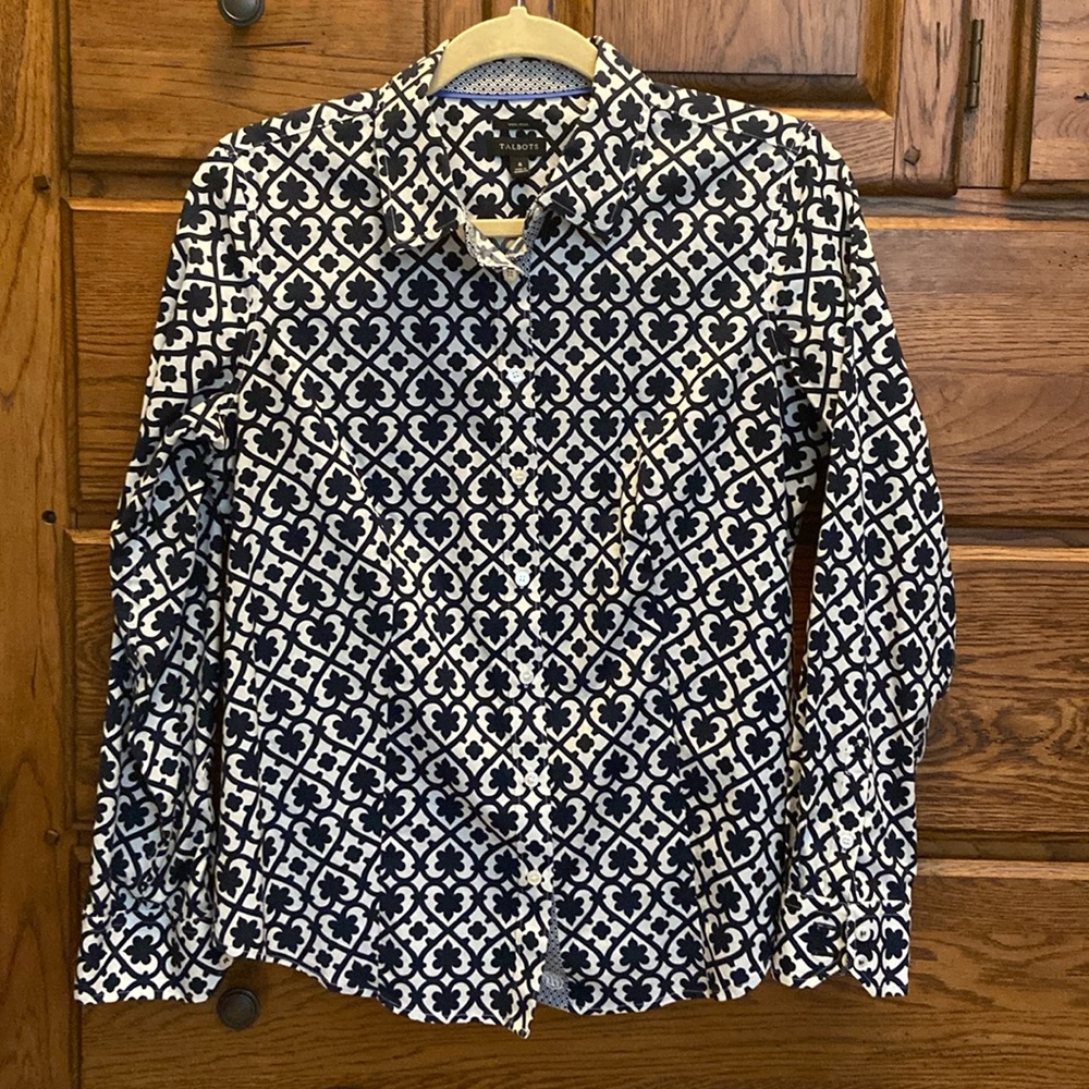 Size 6 no-iron navy/white Talbots blouse